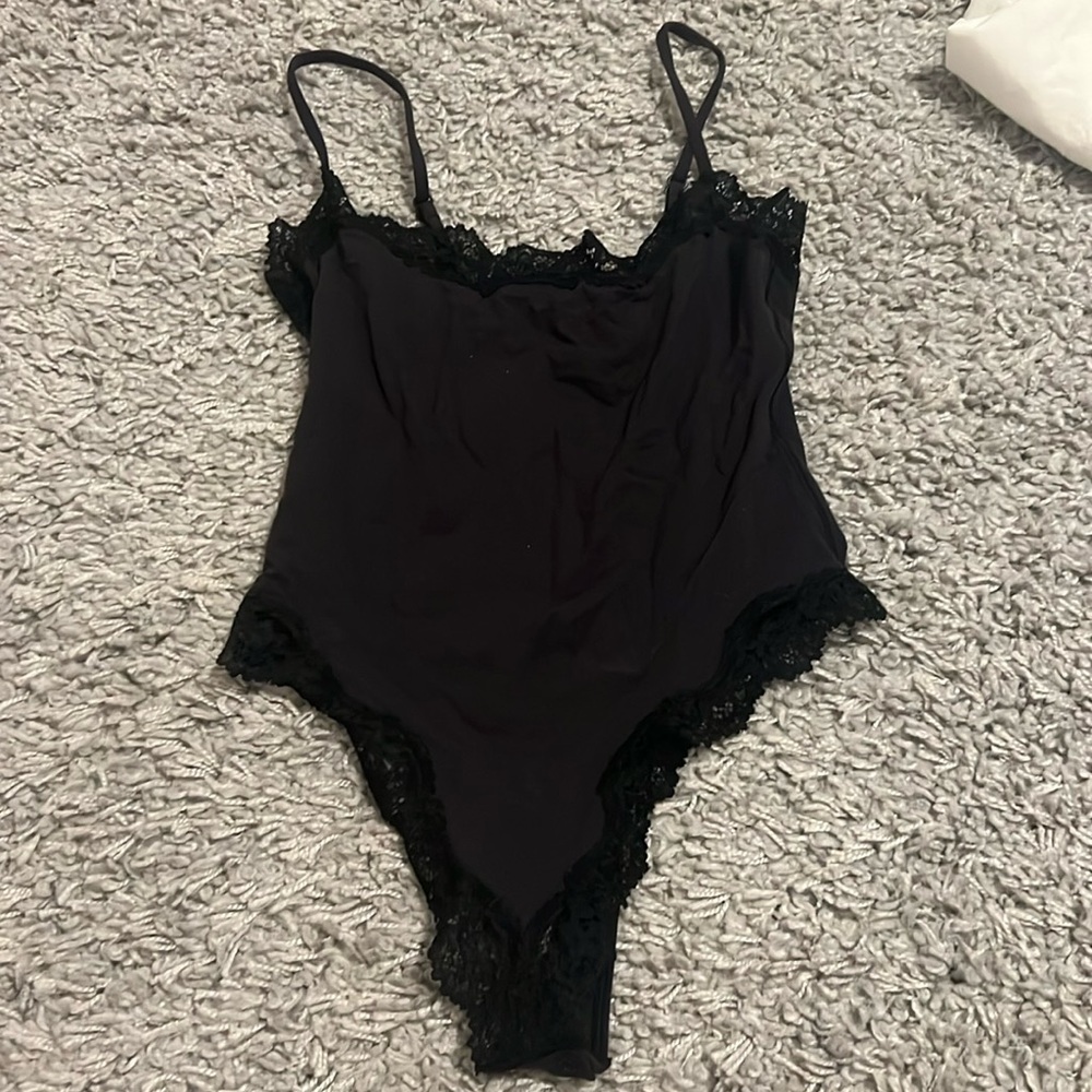 Woman’s lace bodysuit!!
